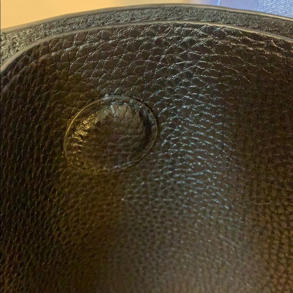 Tote with central magnet button for easy closing - Picture 3 of 8